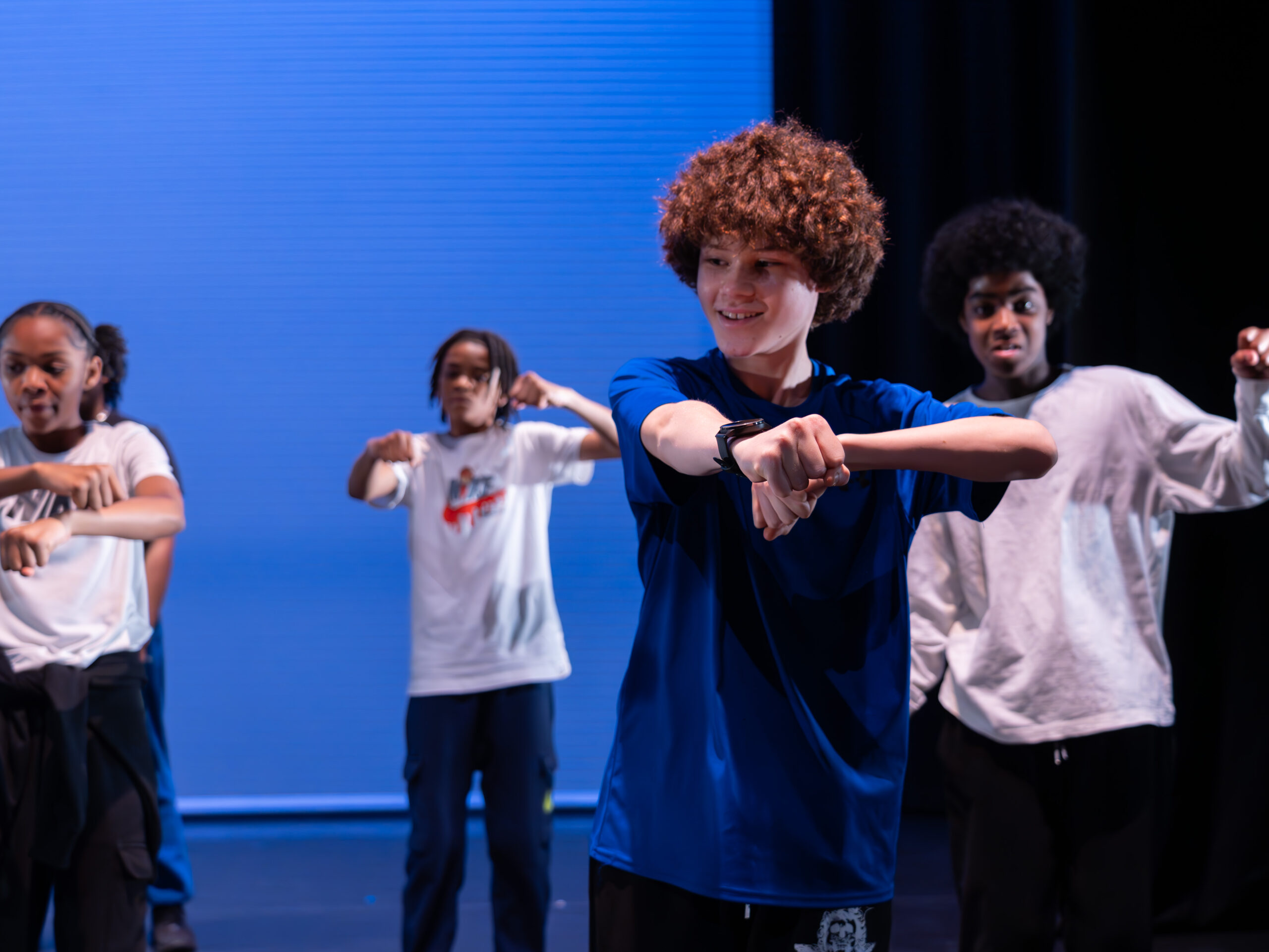 4 young people dancing in a hip hop workshop